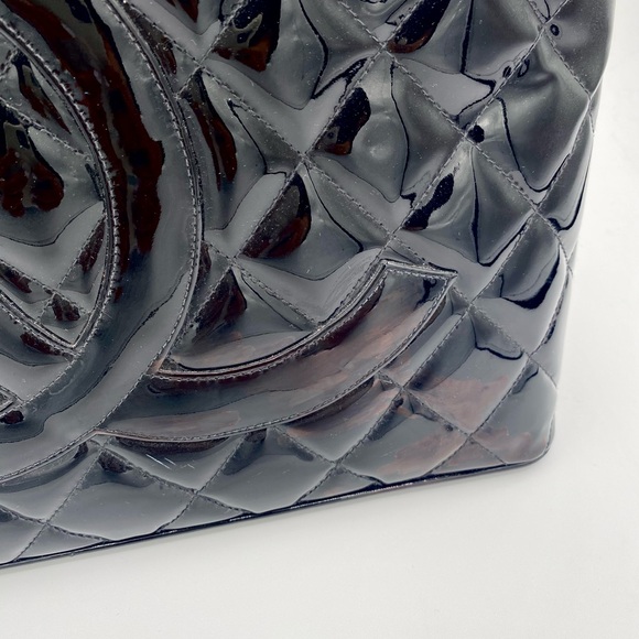 CHANEL Quilted Medallion Tote in Patent Black - Picture 9 of 10